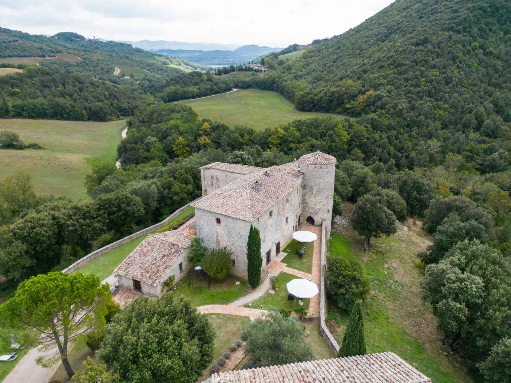 Bed and Breakfast Castello Valenzino Antognola Exterior foto